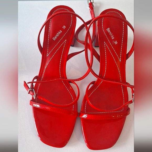 Glossy Red Short Heels, size 8 - Picture 4 of 6